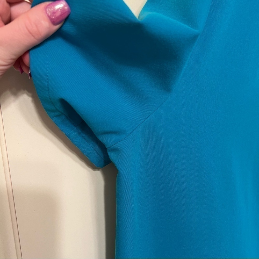 FIGS Women’s Casma Three Pocket Scrub Scrub Top in Limited Edition Teal Size XL - Picture 5 of 12